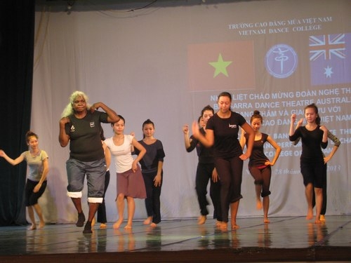 Ngôi sao ballet Việt học múa thổ dân Australia
