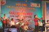 Ngô Văn Khoa đang thể hiện bài 
