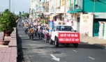 Đoàn xe tuần hành cổ động người dân chủ động phòng, chống SXH.