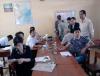 Nhân dân nhận tiền hỗ trợ.