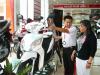 Khách hàng tìm hiểu các dòng xe mới của Honda tại HEAD Nam Anh 2 (Cai Lậy).