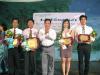 Chủ tịch UBND tỉnh Trần Thế Ngọc trao bằng khen