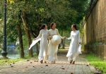 'Áo dài dưới nắng thu' qua ống kính Quốc Dũng