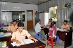 Đội Cảnh sát giao thông CA huyện tiếp dân.
