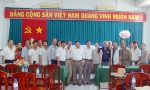 Các họa sĩ chụp ảnh lưu niệm