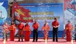 Đại diện Bộ TT&TT và lãnh đạo tỉnh Quảng Ngãi cắt băng khai mạc triển lãm. Ảnh: VGP/Lưu Hương