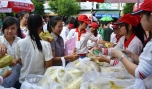 Thanh niên tìn nguyện "Tiếp sức mùa thi" năm 2014. Ảnh: Vân Anh