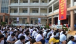 Tuyên truyền về ATGT trong trường THPT. Ảnh: Hữu Chí