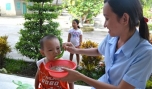 Bé trai bị bỏ rơi.