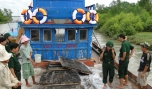 Đồn Biên phòng Kiểng Phước kiểm tra tàu Việt Nhật 07.