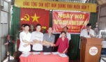 4 tổ trưởng Tổ nhân dân tự quản ký kết giao ước thi đua.