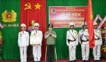 Thừa ủy quyền của Chủ tịch nước, Trung tướng Bùi Quang Bền, Thứ trưởng Bộ Công an trao Huân chương Bảo vệ Tổ quốc hạng Ba của Chủ tịch nước tặng Trường Văn hóa II.