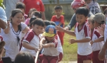 Trẻ em cần được bảo vệ, chăm sóc, vui chơi trong gia đình và xã hội. Ảnh: Như Lam