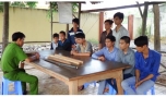 Công an  huyện làm việc với một số đối tượng TTN vi phạm pháp luật.