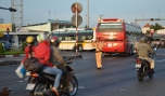 Cảnh sát giao thông làm việc liên tục vào các ngày lễ. Ảnh: Như Lam