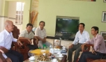 Ông Sóc bàn việc mở rộng quỹ khuyến học với các con.