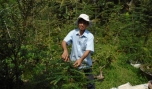 Ông Trưng trong vườn kiểng Bonsai.
