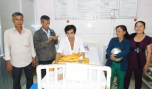 Bà con ấp Mỹ, xã Kim Sơn đến thăm và hỗ trợ ông Đạo tại Bệnh viện 120.