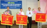 Các tập thể đạt thành tích trong thực hiện chuyên đề “TDĐKXDĐSVH” năm 2014 được tuyên dương tại hội nghị.