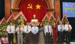 Trao Kỷ niệm chương “Vì sự nghiệp Tư pháp” cho các cá nhân.