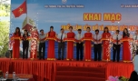 Lãnh đạo Bộ TT&TT và lãnh đạo tỉnh Tiền Giang cắt băng khai mạc Triển lãm.