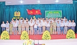 Các cá nhân lập thành tích xuất sắc trong phong trào Toàn dân bảo vệ ANTQ được biểu dương tại Hội nghị Tổng kết 10 năm Ngày hội toàn dân bảo vệ ANTQ (tháng 9-2015). Ảnh: ĐẶNG THANH