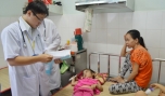 Khám chữa bệnh tại bệnh viện công lập. Ảnh: Như Lam