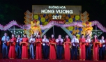 Lãnh đạo tỉnh cùng các lãnh đạo Sở, ngành cắt băng khai mạc.