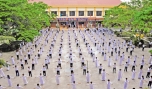 Thể dục giữa giờ tại Trường THPT Vĩnh Bình.