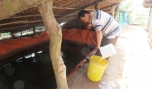 Người dân ấp Cồn Cống, xã Phú Tân vẫn chưa có được nguồn nước sạch để sử dụng.