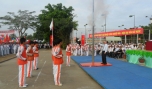 Ông Phạm Anh Tuấn, Bí thư Huyện ủy thắp đuốc.