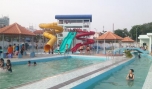 Công viên nước mini với nhiều trò chơi hấp dẫn trẻ em.