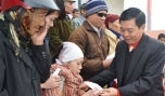 Hội CTĐ Thái Bình tặng quà tết cho người nghèo ở Huyện Vũ Thư.