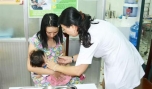 Báo chí cần định hướng đúng cho dư luận về lợi ích, hiệu quả và những điều cần lưu ý khi tham gia tiêm chủng. Ảnh: Vân Anh