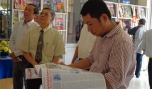 Độc giả tham quan Hội Báo Xuân Giáp Ngọ 2014. Ảnh: Minh Châu