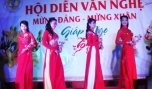 Thi trang phục truyền thống.