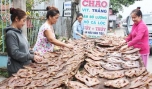 Cơ sở làm khô của cô Bảy tại xã Hậu Thành, Cái Bè.