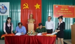 Ký kết thỏa thuận giữa Báo Ấp Bắc và Viettel Tiền Giang dưới sự chứng kiến của ông Trần Thanh Đức, Phó Chủ tịch UBND tỉnh. Ảnh: Như Lam.