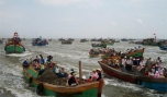 Quang cảnh lễ hội nghinh Ông.