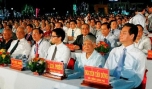 Thủ tướng Chính phủ Nguyễn Tấn Dũng, nguyên Tổng Bí thư Lê Khả Phiêu, Phó Chủ tịch Quốc hội Uông Chu Lưu, Phó Thủ tướng Chính phủ Vũ Đức Đam... dự Khai mạc Festival. Ảnh: Chinhphu.vn
