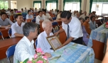 Trao Huy hiệu 65 năm tuổi Đảng cho đồng chí Nguyễn Văn Hai.
