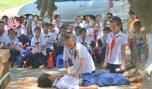Học sinh được tập huấn sơ cấp cứu đuối nước. Ảnh: N.C