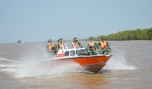Tuần tra dọc bờ biển. Ảnh: Như Lam