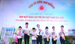 Giao lưu với 6 em có hoàn cảnh đặc biệt tiêu biểu.
