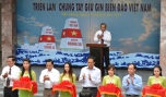 Ông Trần Thế Ngọc, Bí thư Tỉnh ủy cùng các vị lãnh đạo cắt băng khai mạc.