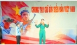 Nghệ sĩ Minh Sang và Kim Loan trong trích đoạn Hồn sông núi.