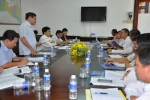 Ông Lại Xuân Môn, Trưởng đoàn kiểm tra của Ủy ban Quốc gia về thanh niên Việt Nam phát biểu tại cuộc họp.