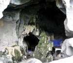 Động Tiên bên sông Đà