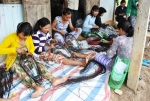 Dạy nghề tiểu, thủ công nghiệp cho lao động nông thôn ở xã Tân Phú.