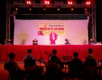 Nghệ sĩ ưu tú Lý Bạch Huệ đoàn Bình Dương biểu diễn trích đoạn cải lương Ngày tàn bạo chúa